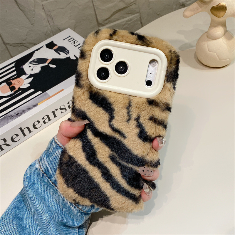 Роскошный плюшевый чехол с узо – обзор и цена Apple Iphone 15 Pro Max